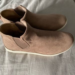 Dr Scholl’s See Me Chelsea Boot, ankle boot, sneaker style. Worn once size 9